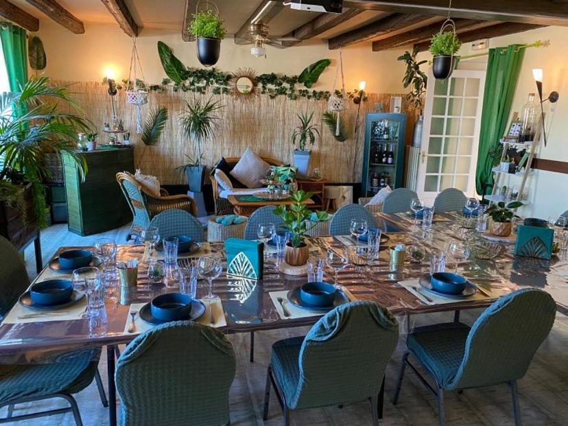 Hotel Restaurant Le Chanel Villieu Exteriör bild