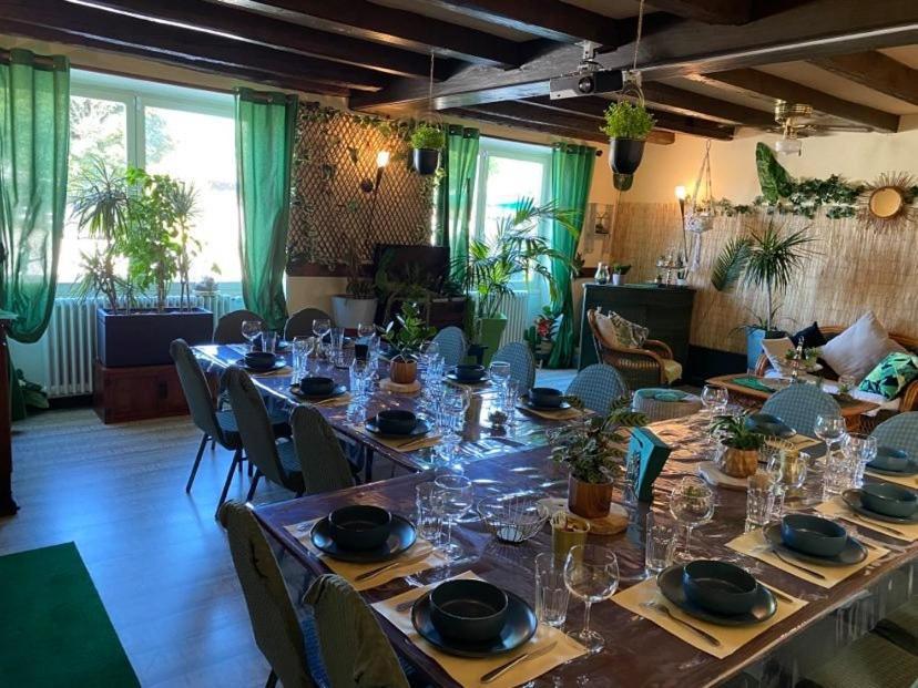 Hotel Restaurant Le Chanel Villieu Exteriör bild