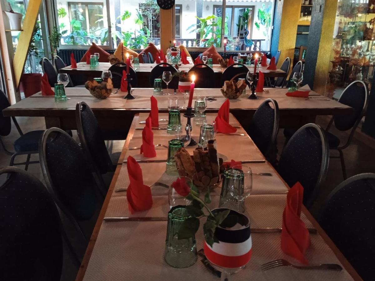 Hotel Restaurant Le Chanel Villieu Exteriör bild