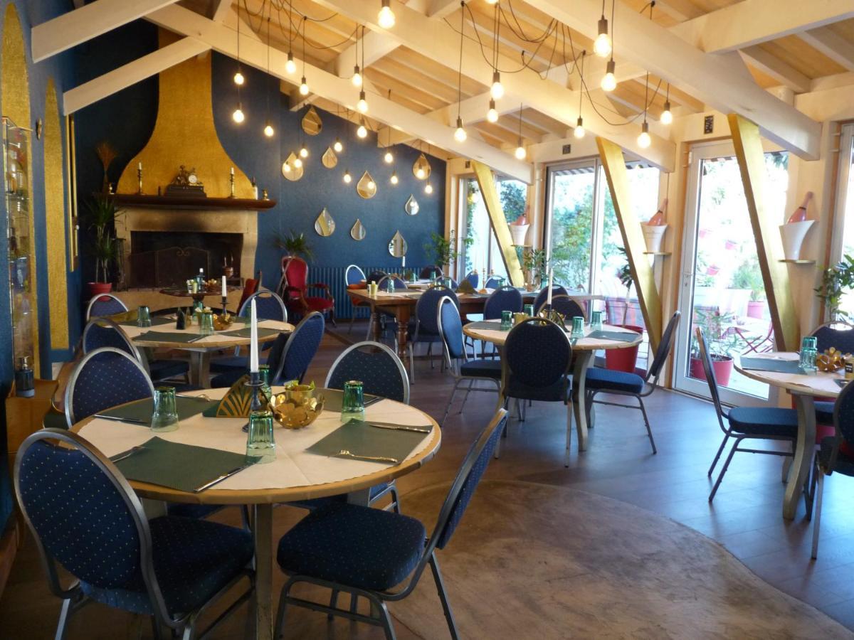 Hotel Restaurant Le Chanel Villieu Exteriör bild